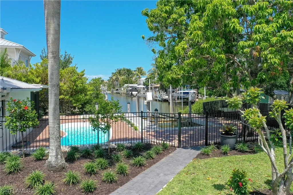 1575 Pelican Avenue Naples FL 34102
