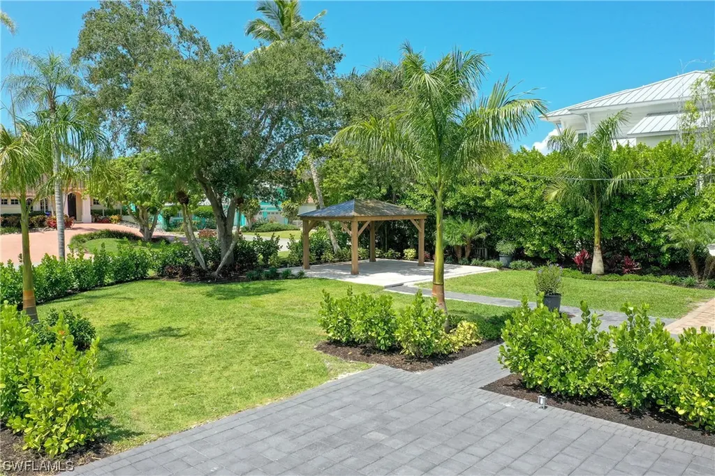1575 Pelican Avenue Naples FL 34102