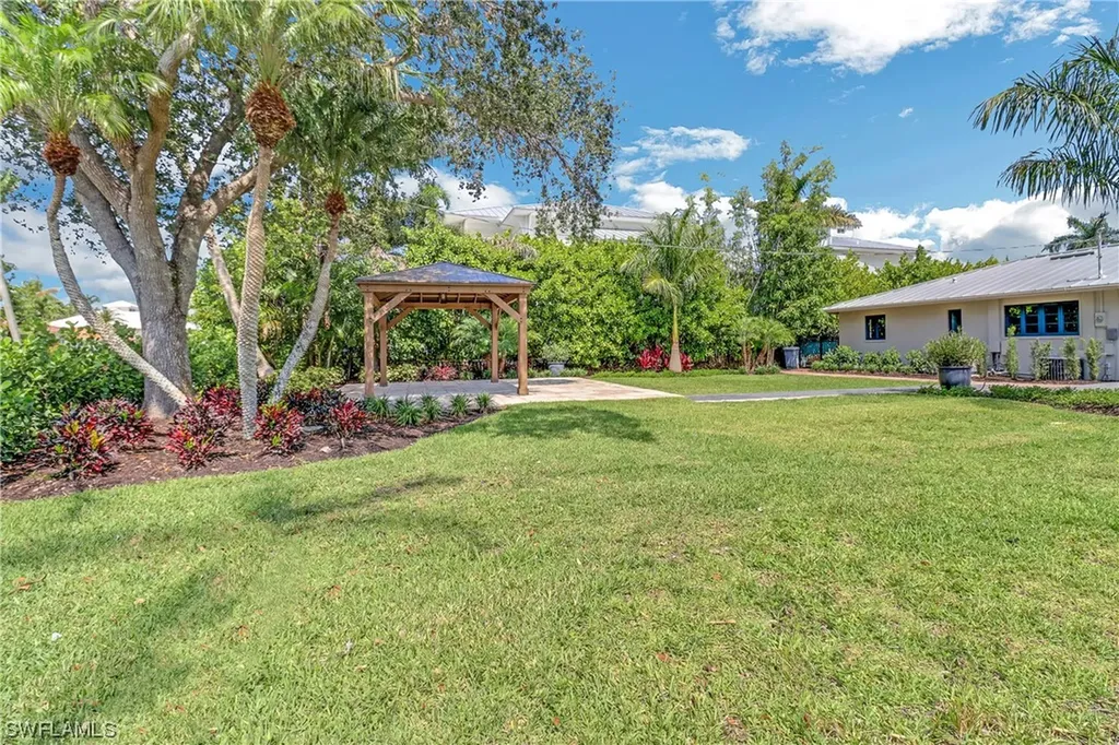 1575 Pelican Avenue Naples FL 34102