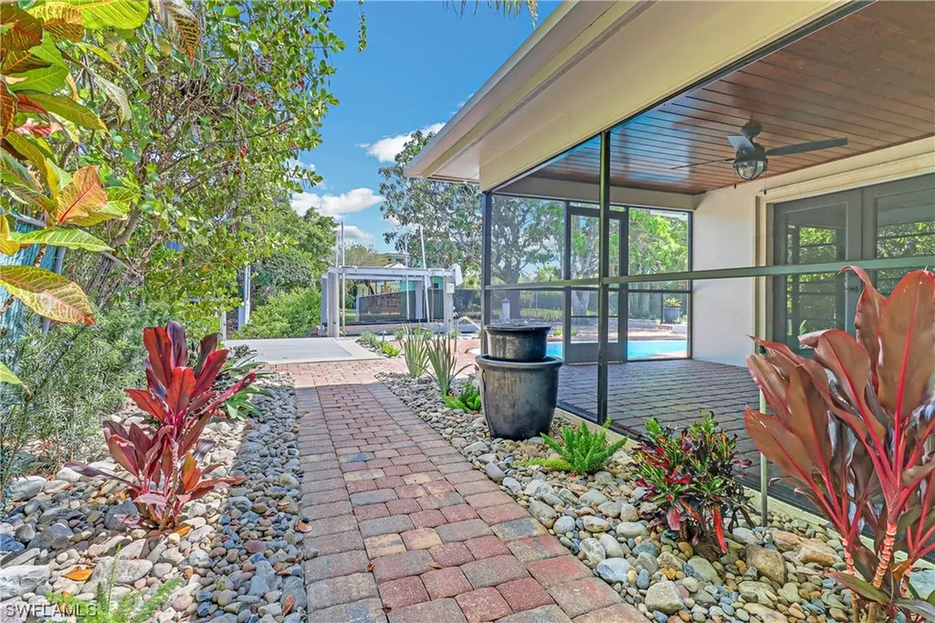 1575 Pelican Avenue Naples FL 34102