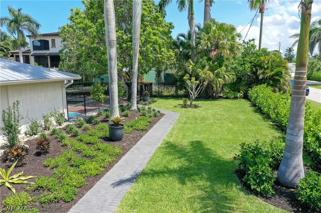 1575 Pelican Avenue Naples FL 34102