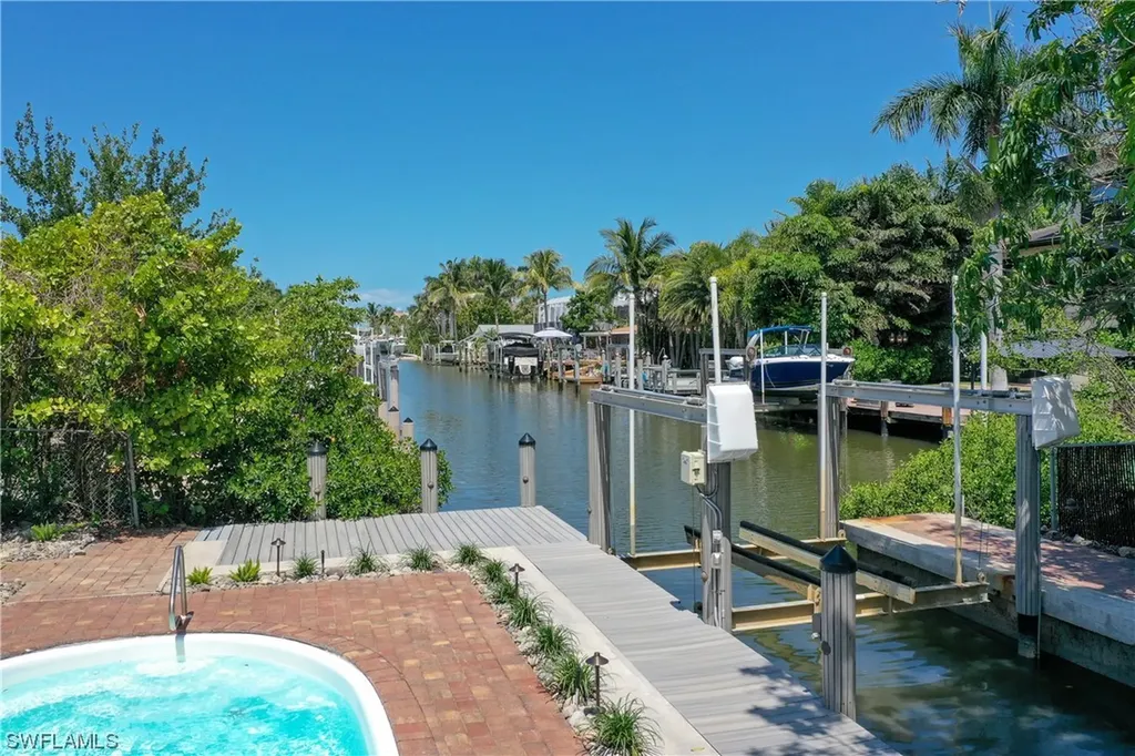 1575 Pelican Avenue Naples FL 34102