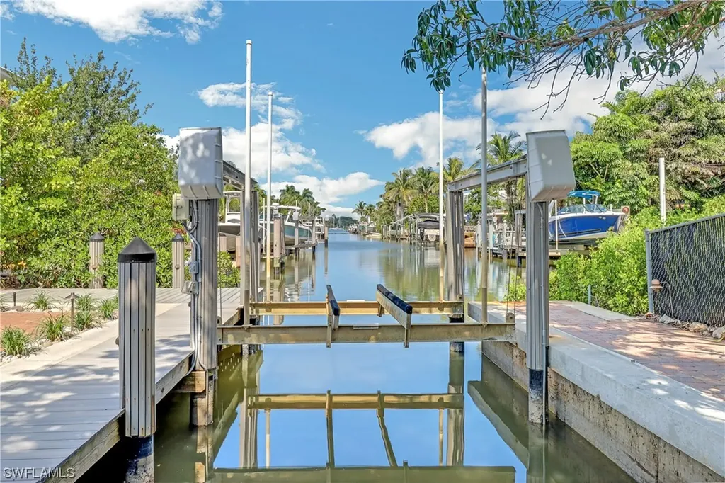 1575 Pelican Avenue Naples FL 34102