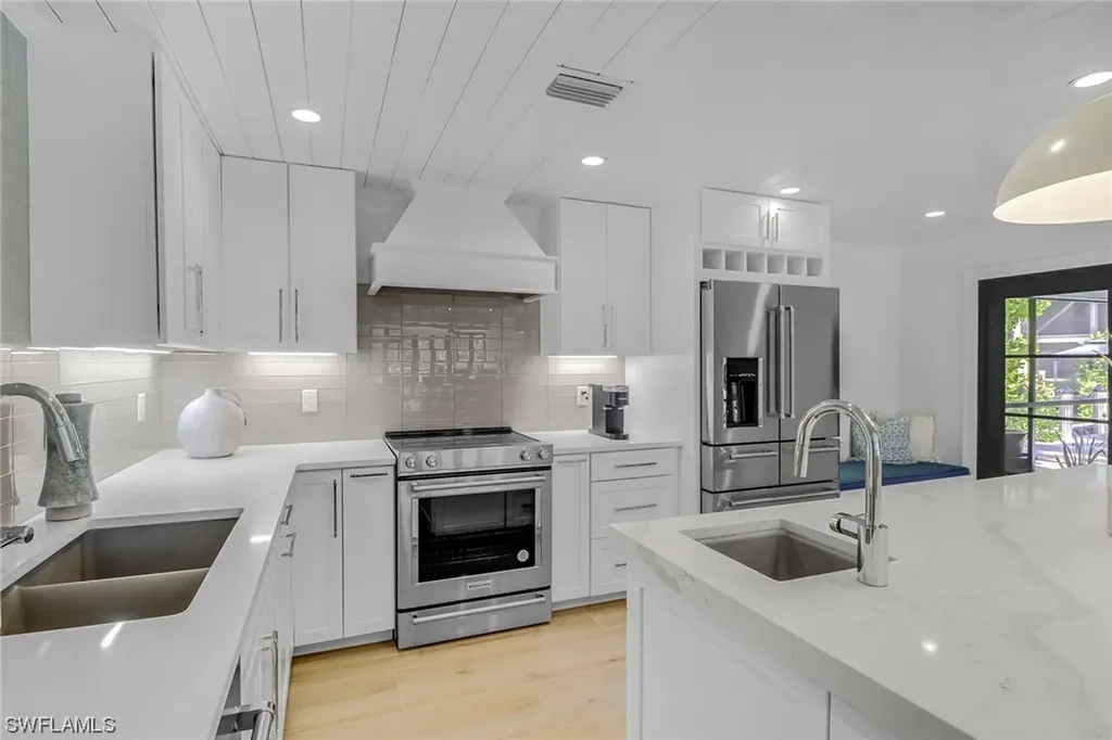 1575 Pelican Avenue Naples FL 34102