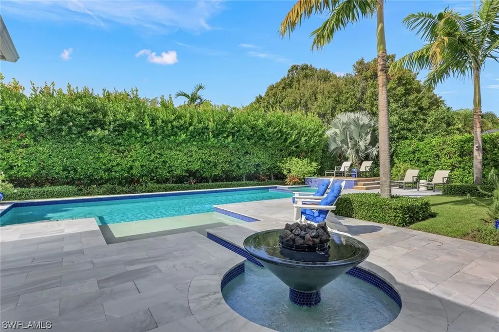 679 Rudder Road Naples FL 34102