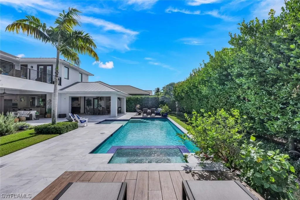 679 Rudder Road Naples FL 34102