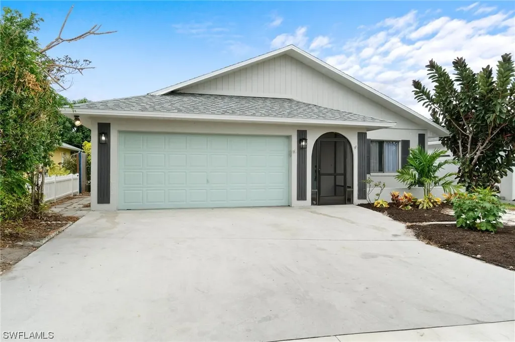 645 109th Avenue N Naples FL 34108