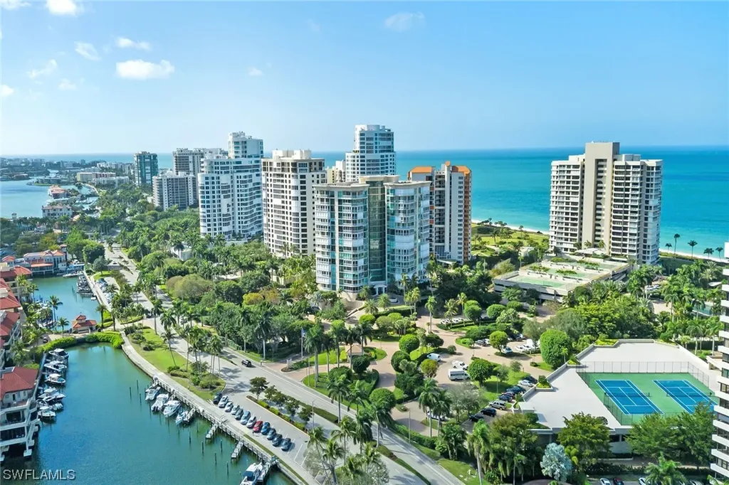 Naples FL, 4255 Gulf Shore Boulevard N, Unit 405