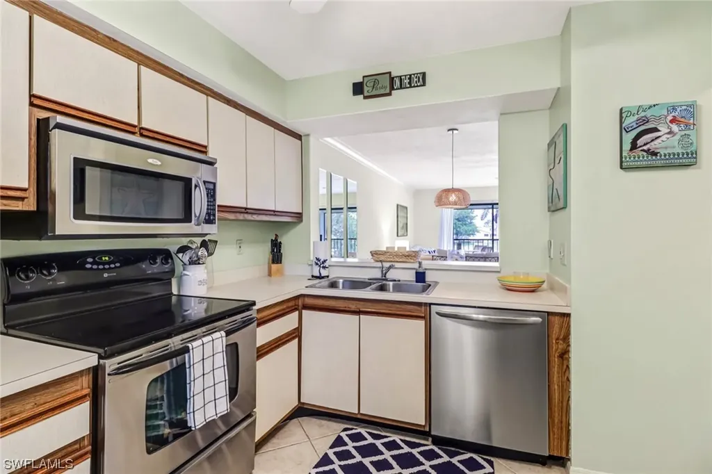228 Fox Glen Drive Naples FL 34104
