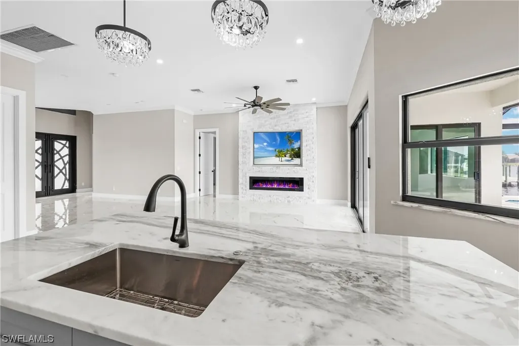 2043 SE 29th Street Cape Coral FL 33904