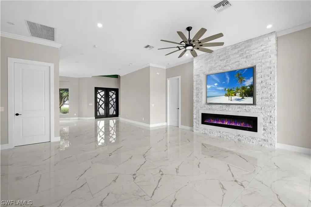 2043 SE 29th Street Cape Coral FL 33904