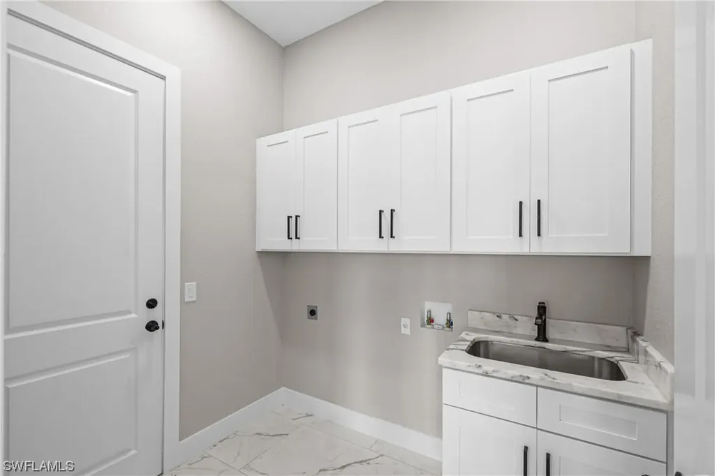 2043 SE 29th Street Cape Coral FL 33904