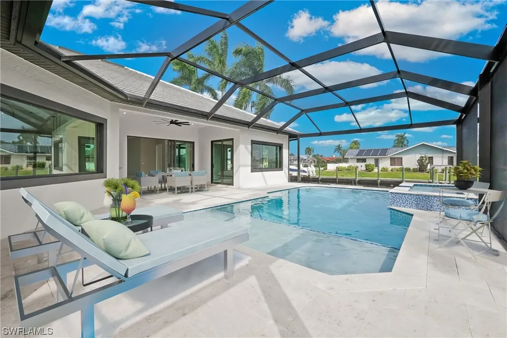 2043 SE 29th Street Cape Coral FL 33904