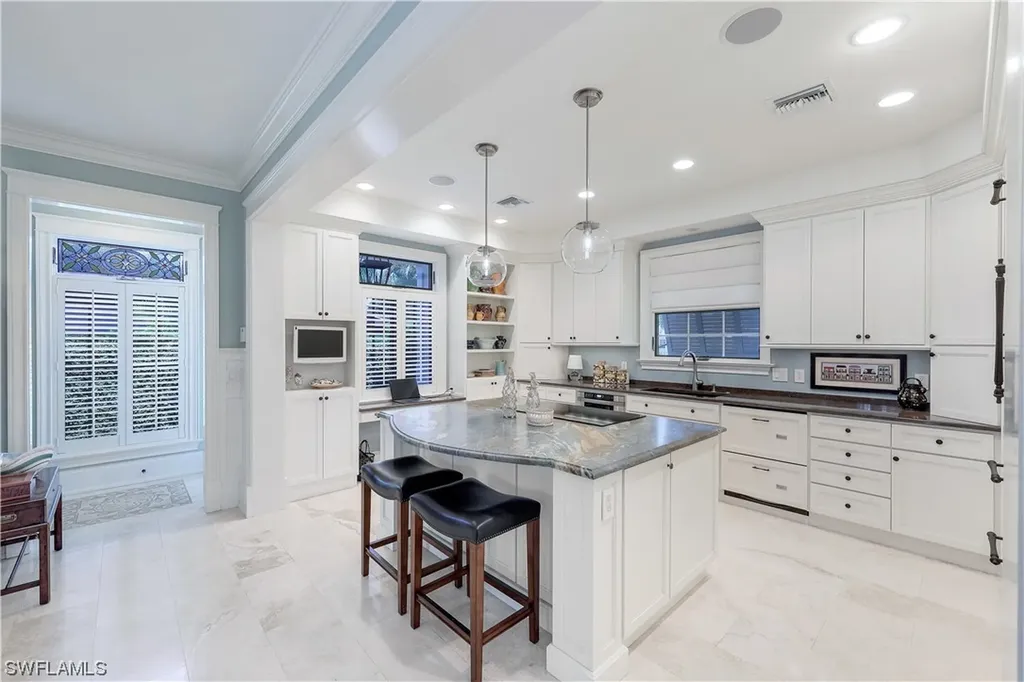 419 Central Avenue Naples FL 34102
