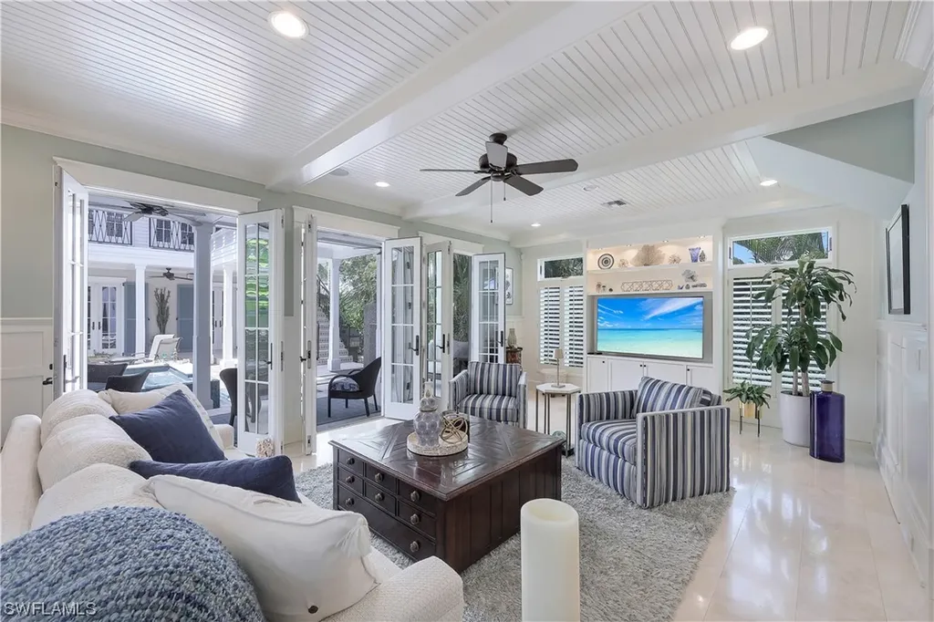 419 Central Avenue Naples FL 34102