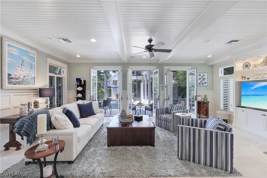 419 Central Avenue Naples FL 34102