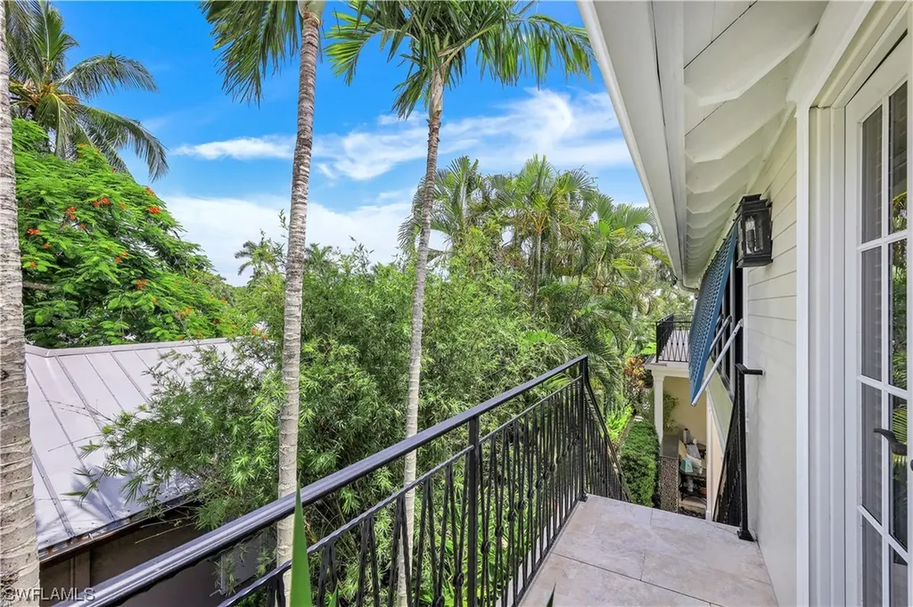 419 Central Avenue Naples FL 34102