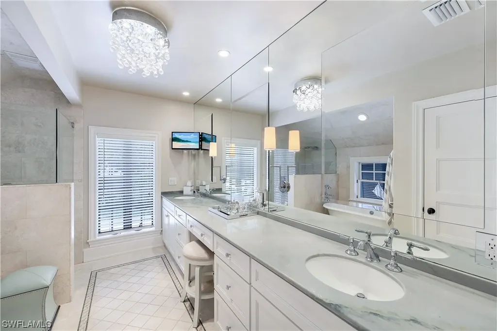 419 Central Avenue Naples FL 34102