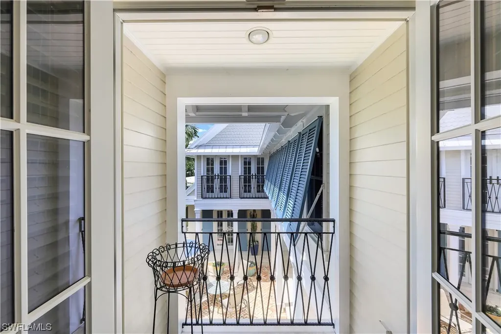 419 Central Avenue Naples FL 34102