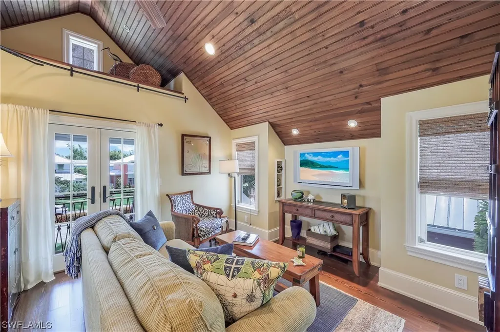419 Central Avenue Naples FL 34102