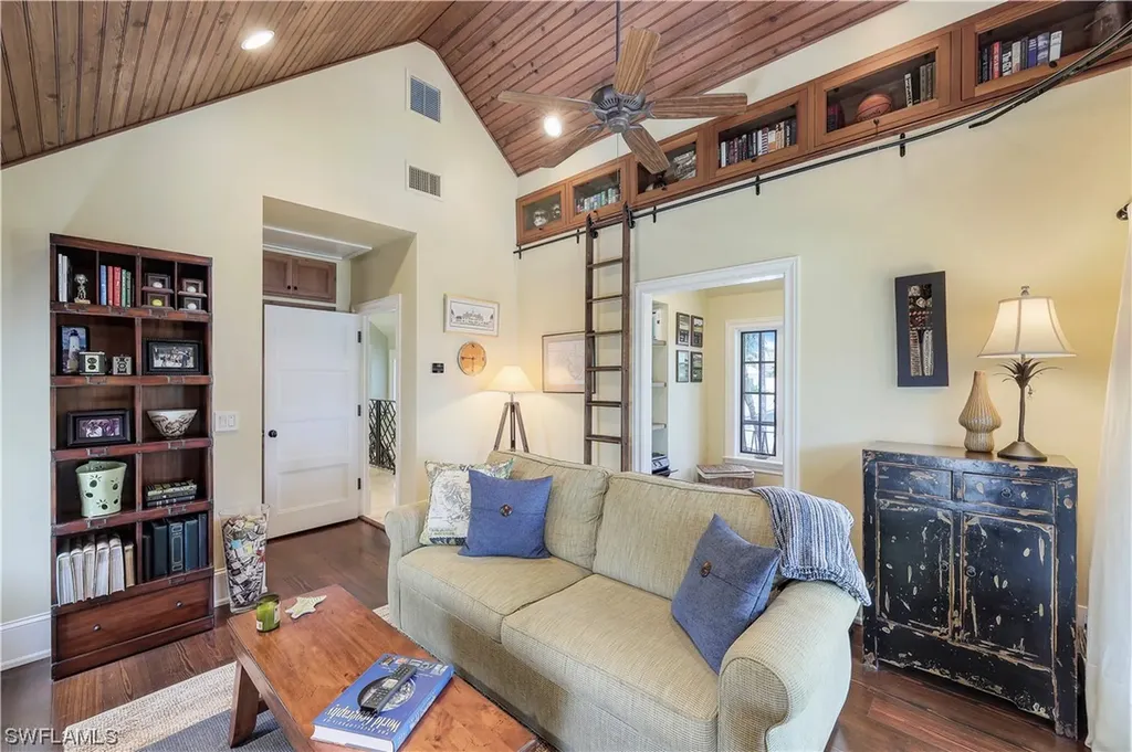 419 Central Avenue Naples FL 34102