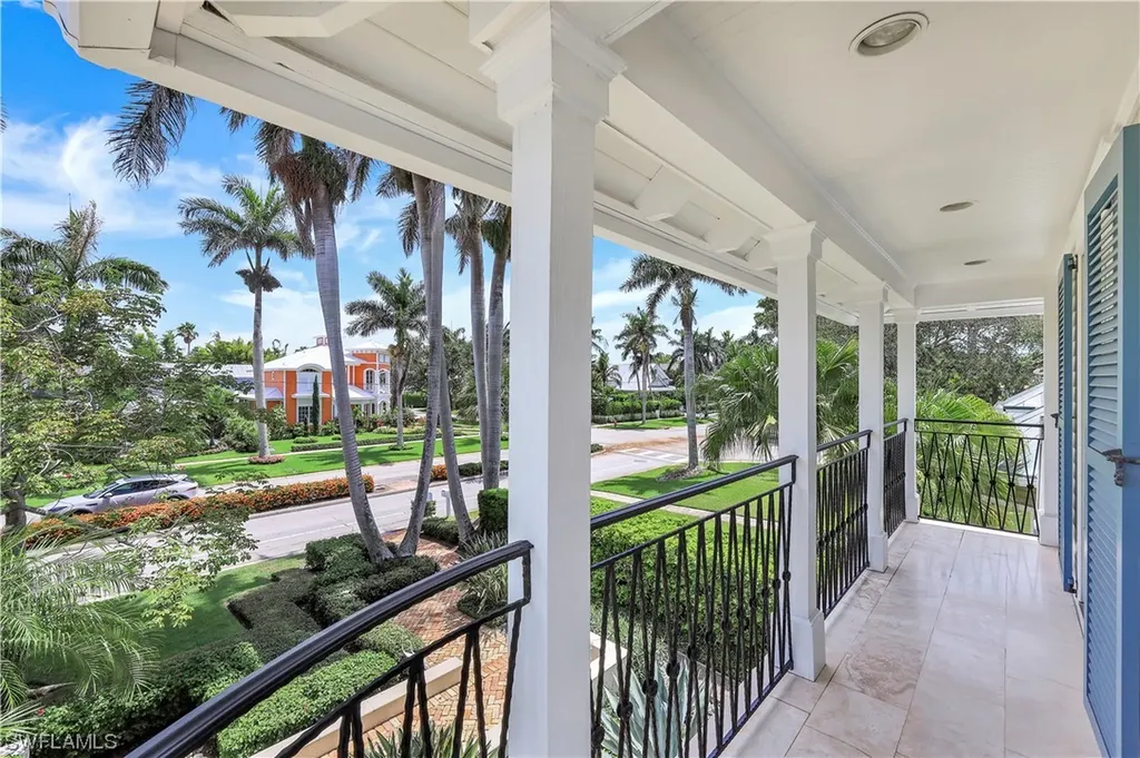 419 Central Avenue Naples FL 34102