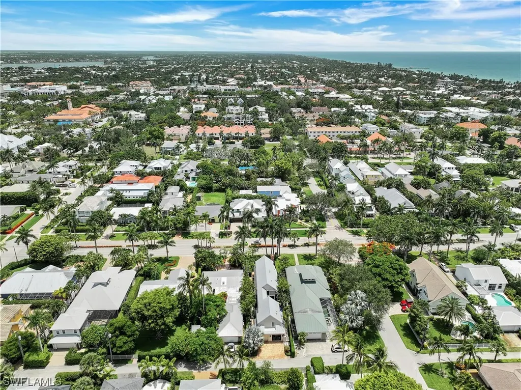 419 Central Avenue Naples FL 34102