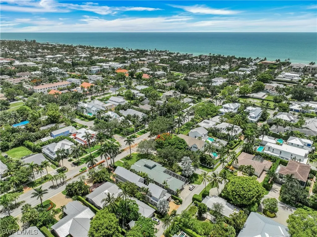 419 Central Avenue Naples FL 34102