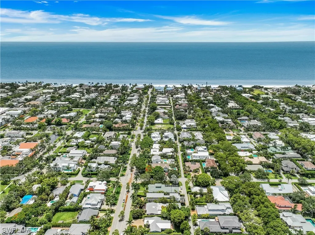 419 Central Avenue Naples FL 34102