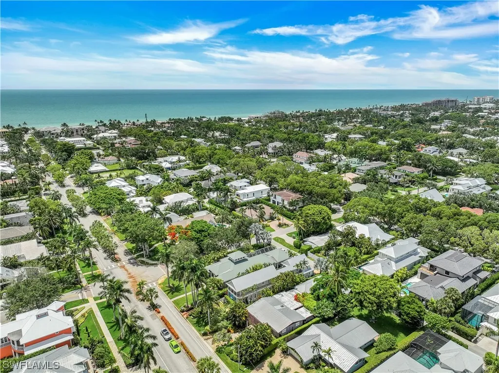 419 Central Avenue Naples FL 34102