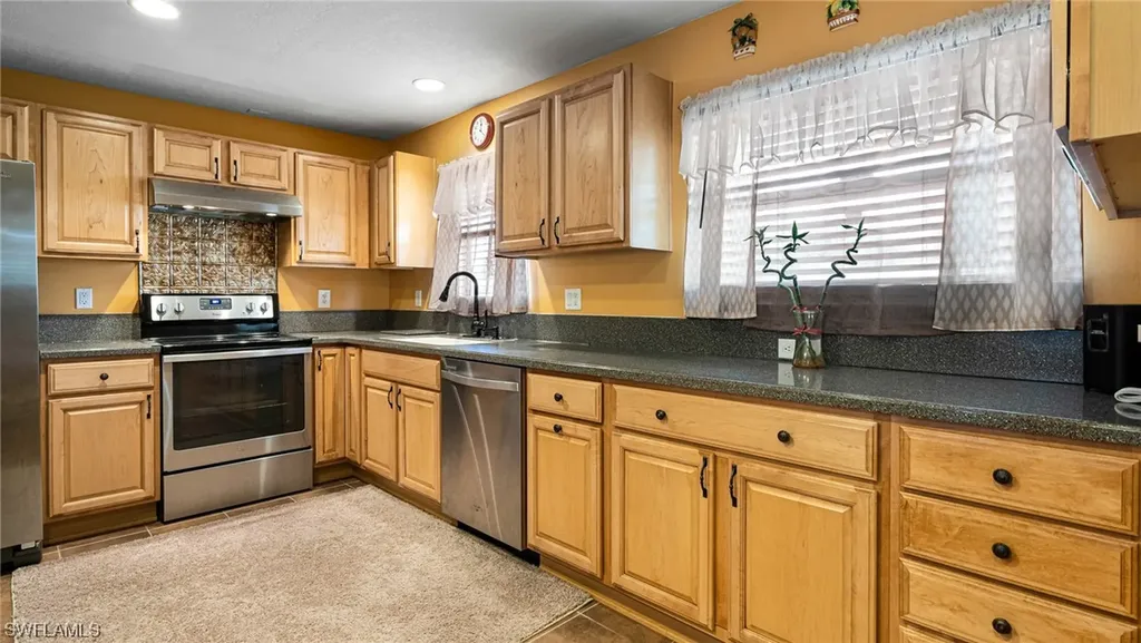 2950 Holly Road Fort Myers FL 33901