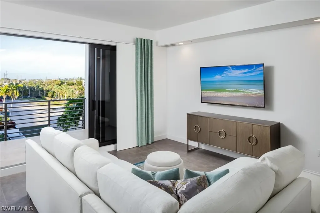 1111 Central Avenue Naples FL 34102