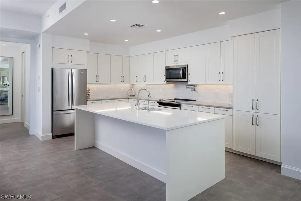 1111 Central Avenue Naples FL 34102