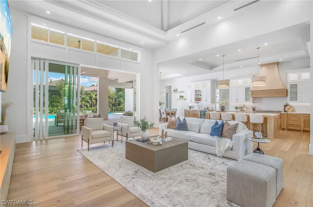 715 Harbour Drive Naples FL 34103