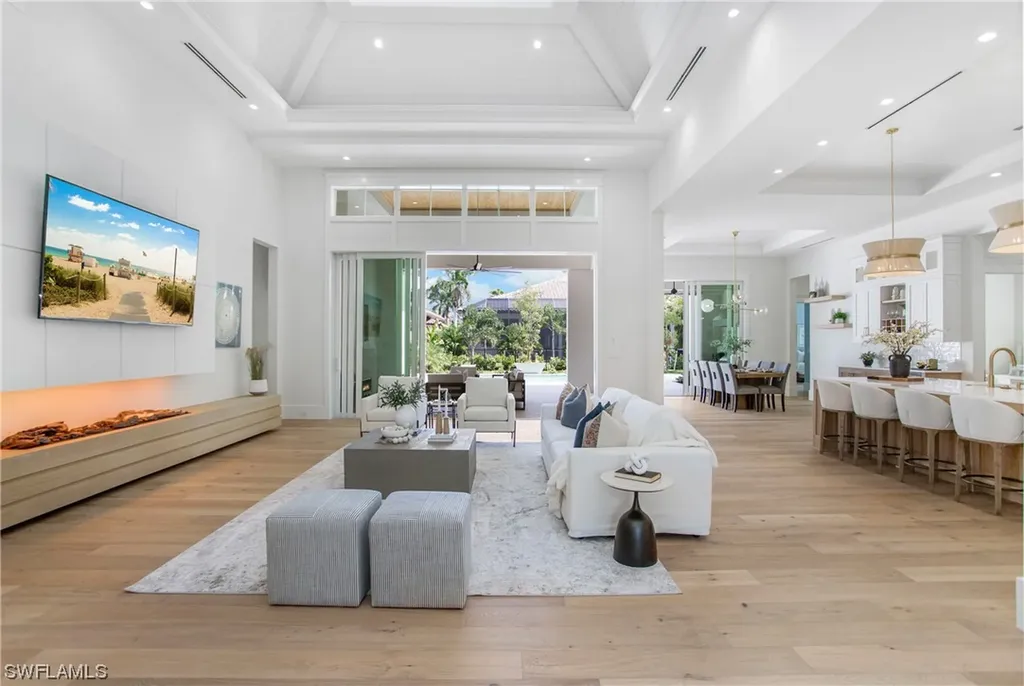 715 Harbour Drive Naples FL 34103