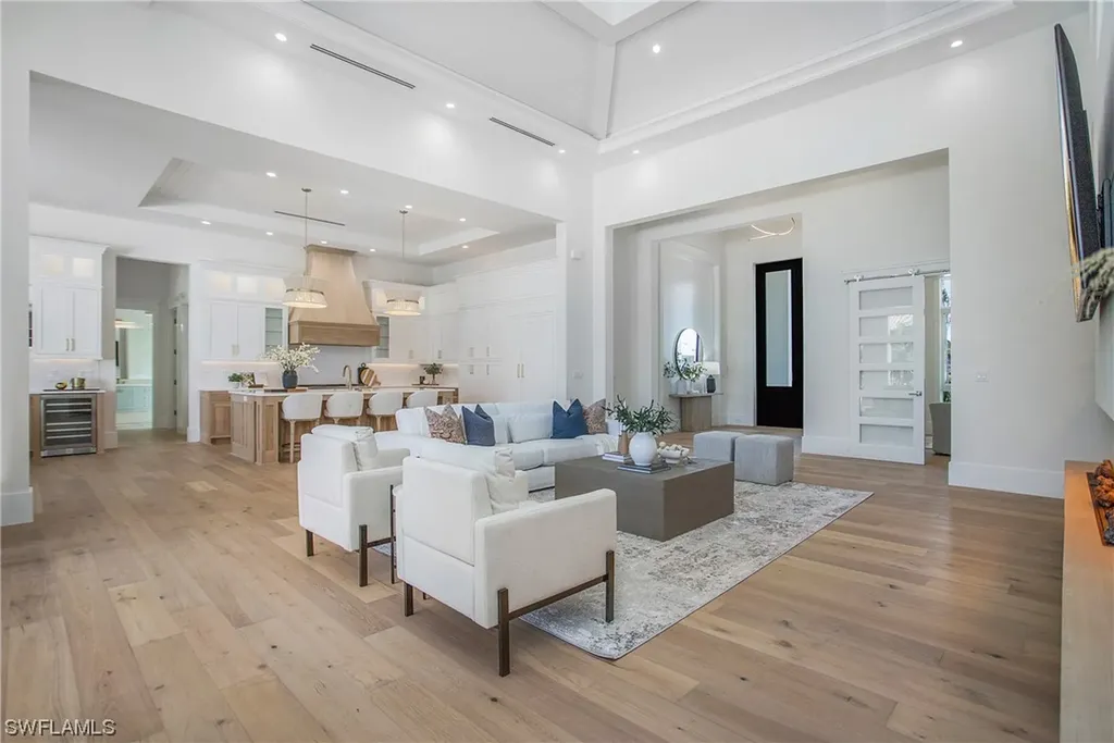 715 Harbour Drive Naples FL 34103
