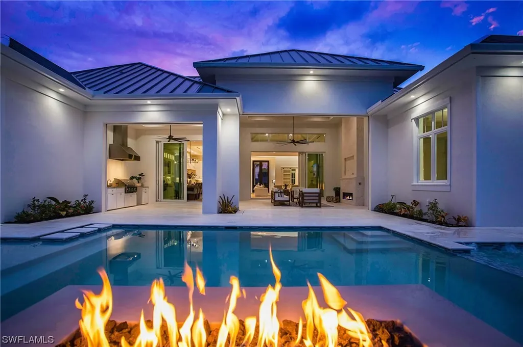 715 Harbour Drive Naples FL 34103