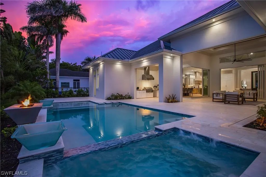 715 Harbour Drive Naples FL 34103