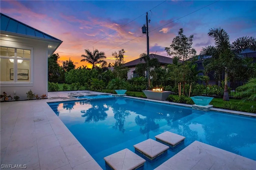 715 Harbour Drive Naples FL 34103