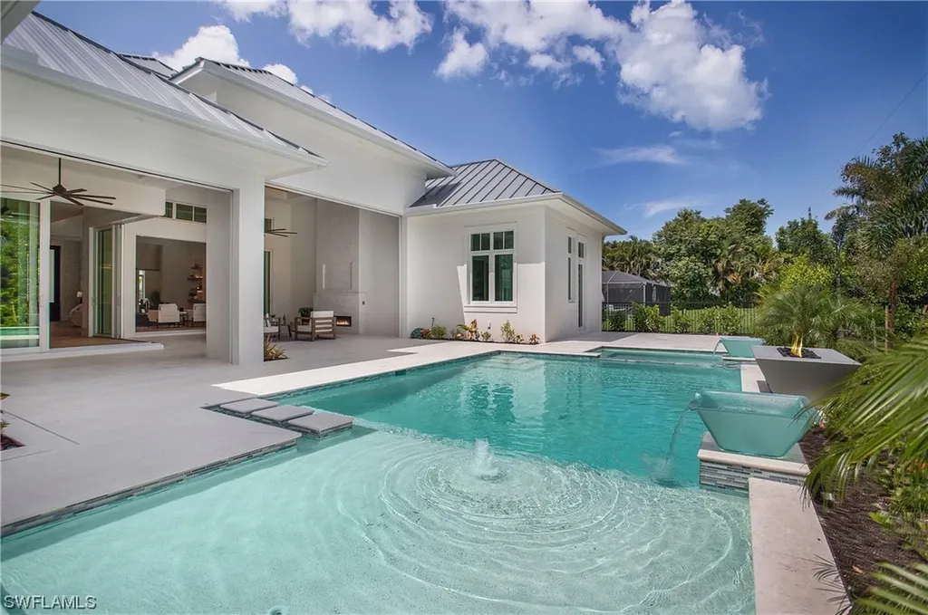 715 Harbour Drive Naples FL 34103