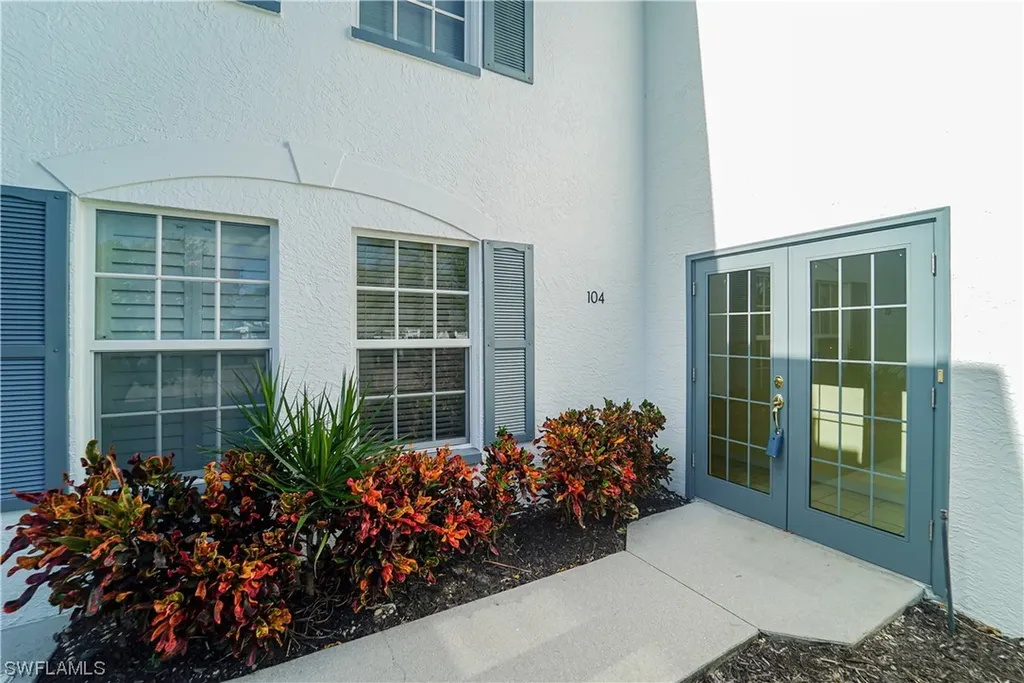 841 Tanbark Drive Naples FL 34108