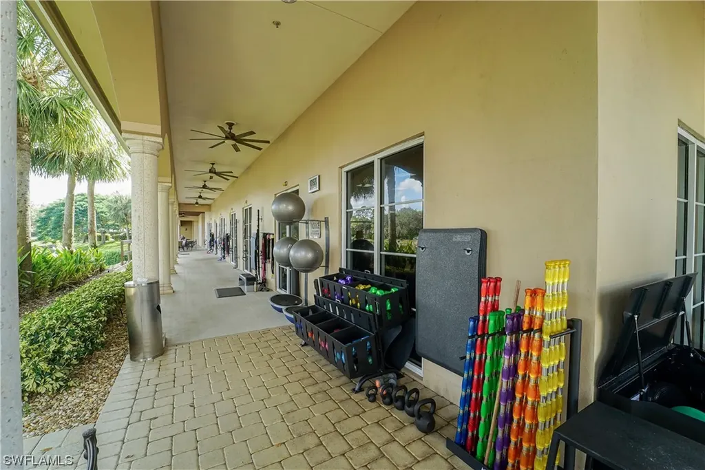 841 Tanbark Drive Naples FL 34108