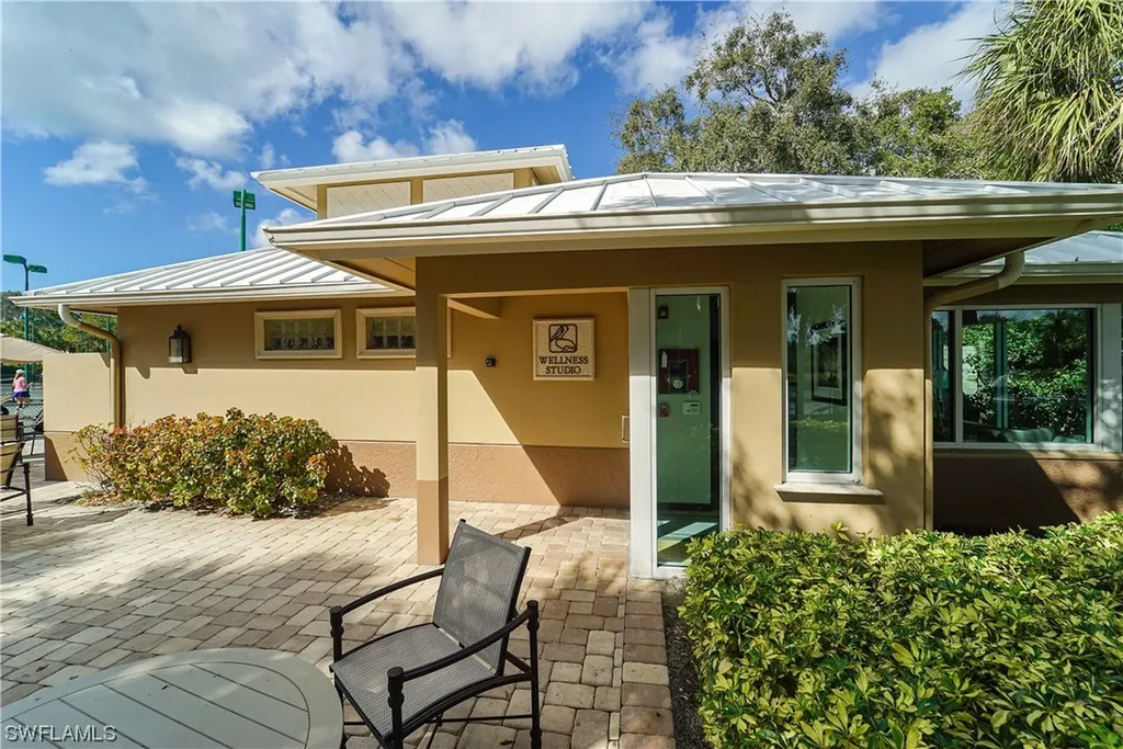 841 Tanbark Drive Naples FL 34108