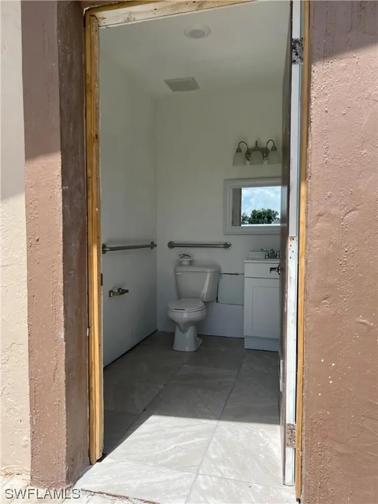 16881 Davis Road Fort Myers FL 33908