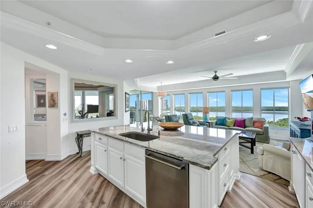 Naples FL, 295 Grande Way, Unit 403