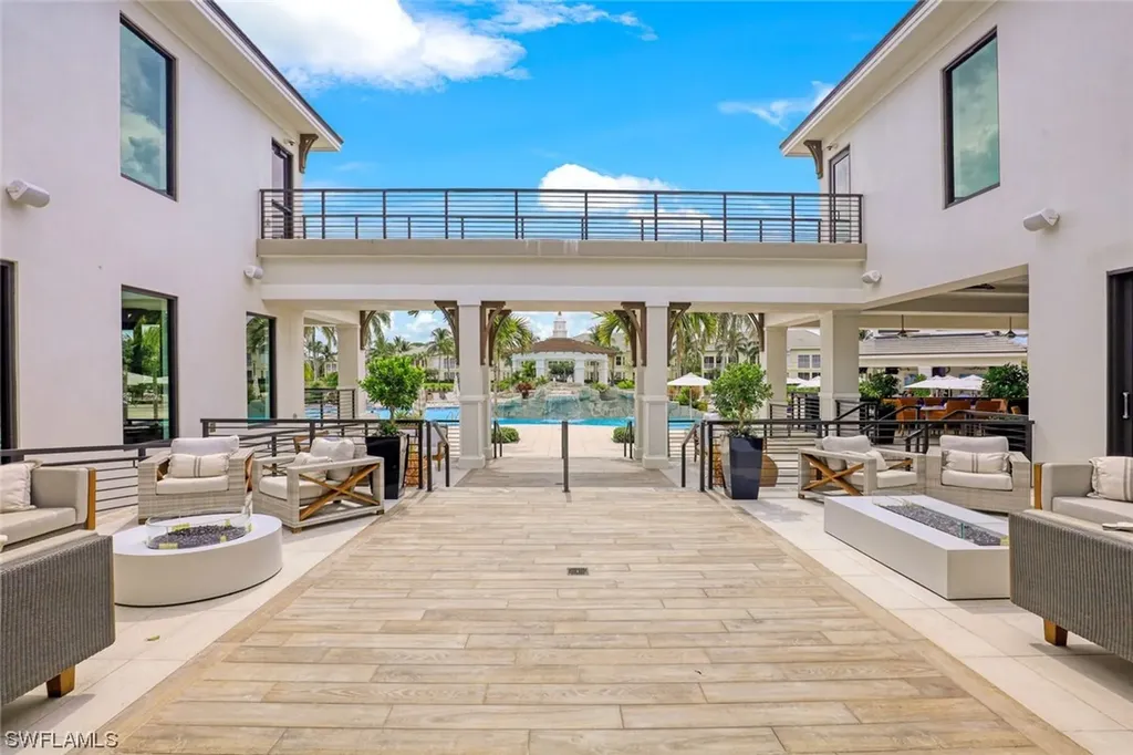 295 Grande Way Naples FL 34110