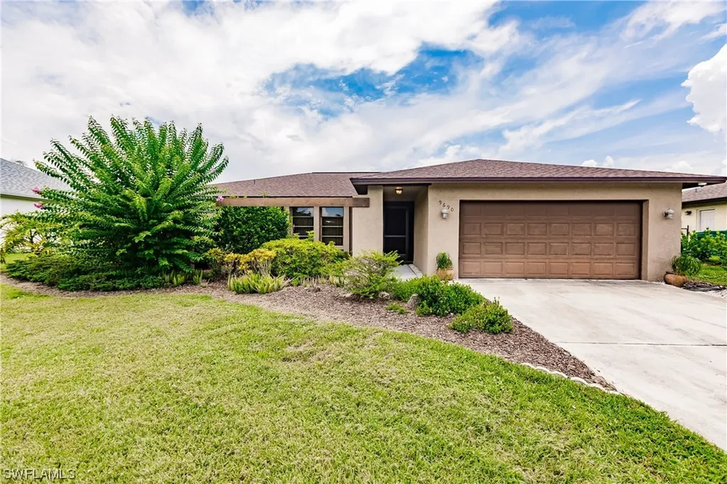 9690 Sussex Street Naples FL 34109