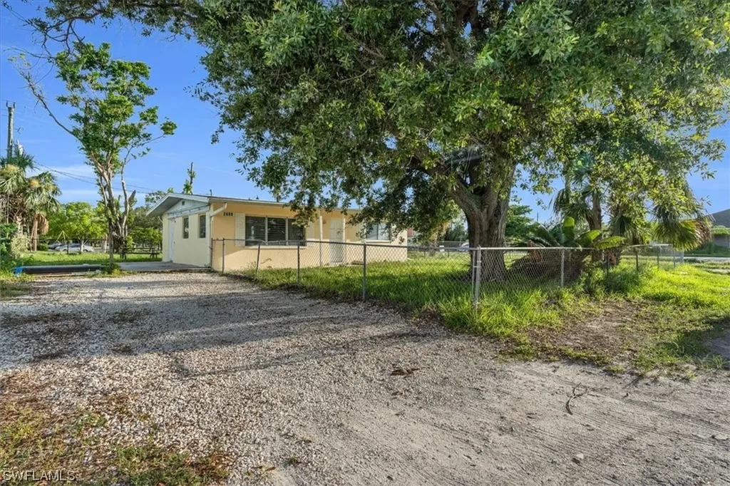 2600 Ashwood Street Fort Myers FL 33901