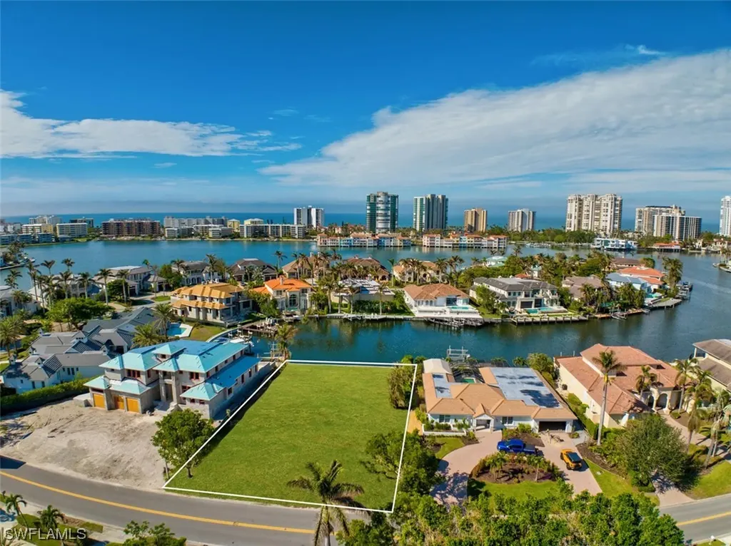 3663 Crayton Road Naples FL 34103