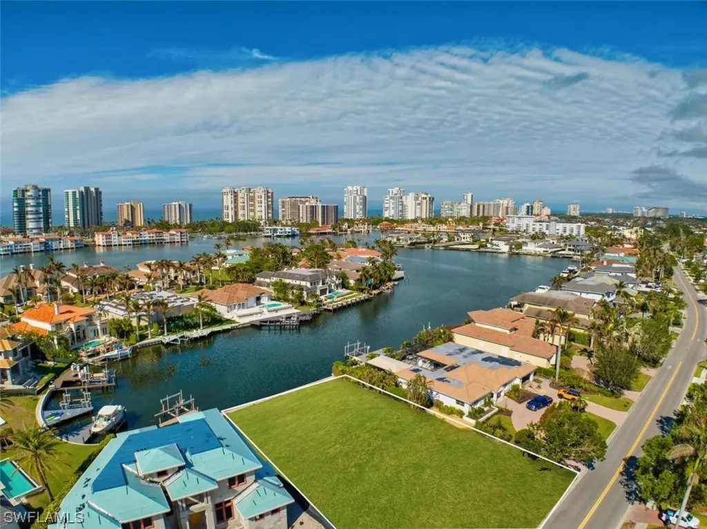 3663 Crayton Road Naples FL 34103